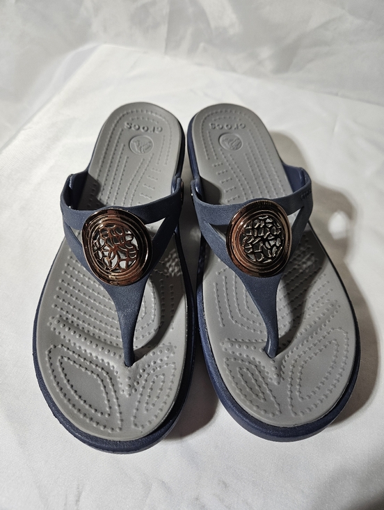 CROCS Shoes - Crocs Womens Sanrah Circle Gold Medallion Thong Flip Flop Sandals. Navy Size 6
